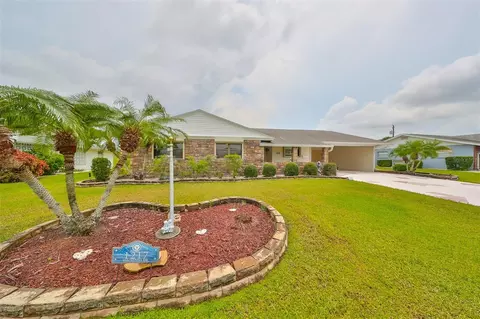 1217 Hacienda Dr, Sun City Center, FL 33573