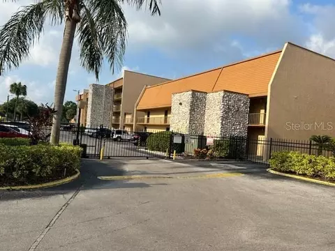 5820 N Church Ave #316, Tampa, FL 33614