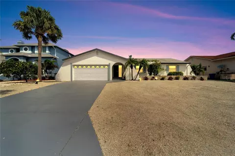 911 Chipaway Dr, Apollo Beach, FL 33572