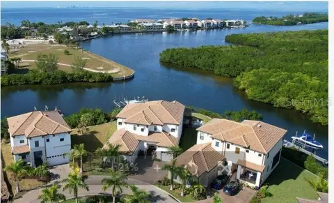 1122 Seagrape Dr, Ruskin, FL 33570