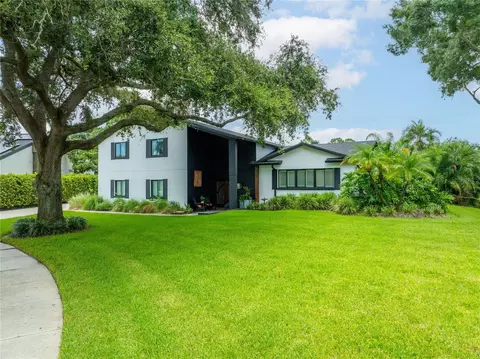 4404 Meadowwood Way, Tampa, FL 33618