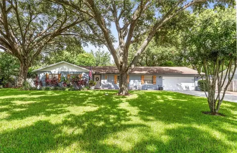 510 Royal Greens Dr, Temple Terrace, FL 33617