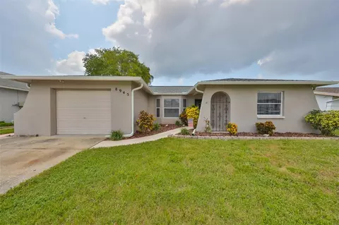 8945 Glen Moor Ln, Port Richey, FL 34668