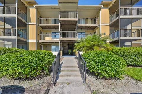 13287 Arbor Pointe Cir #201, Tampa, FL 33617