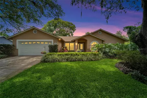 301 Halton Cir, Seffner, FL 33584 photo 1