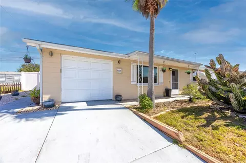 4917 Phoenix Ave, Holiday, FL 34690