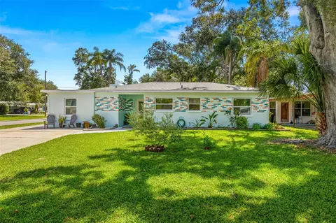 1830 59th St S, Gulfport, FL 33707