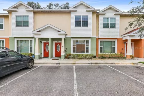 227 Alexander Woods Dr, Plant City, FL 33563