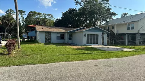 6138 Island Dr, Weeki Wachee, FL 34607