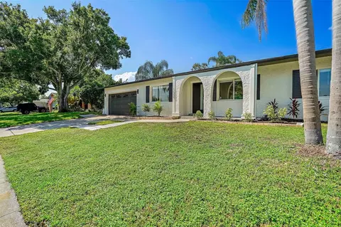 1689 Pennsylvania Ave NE, Saint Petersburg, FL 33703