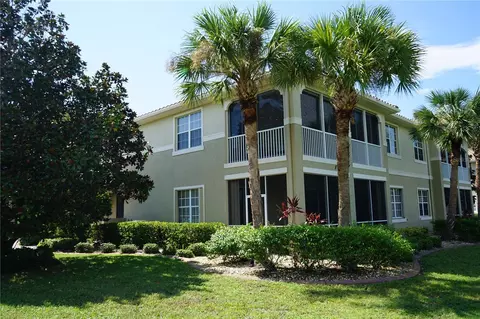 1440 Emerald Dunes Dr #9, Sun City Center, FL 33573