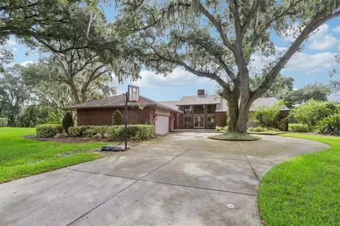 2202 Country Club Ct, Plant City, FL 33566