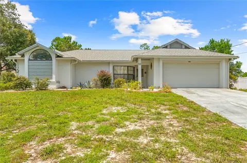 7041 Ovenbird Rd, Weeki Wachee, FL 34613