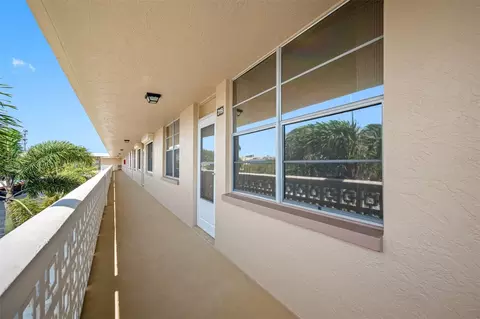 4915 Bay St NE #319, Saint Petersburg, FL 33703