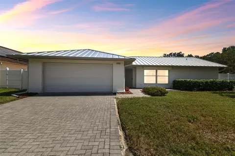 8703 Charming Knoll Ct, Tampa, FL 33635