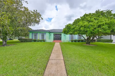 10902 Carrollwood Dr, Tampa, FL 33618