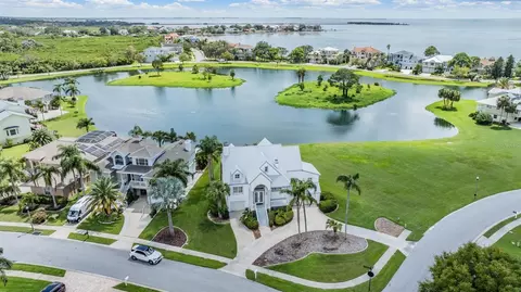 2118 Harbour Watch Dr, Tarpon Springs, FL 34689