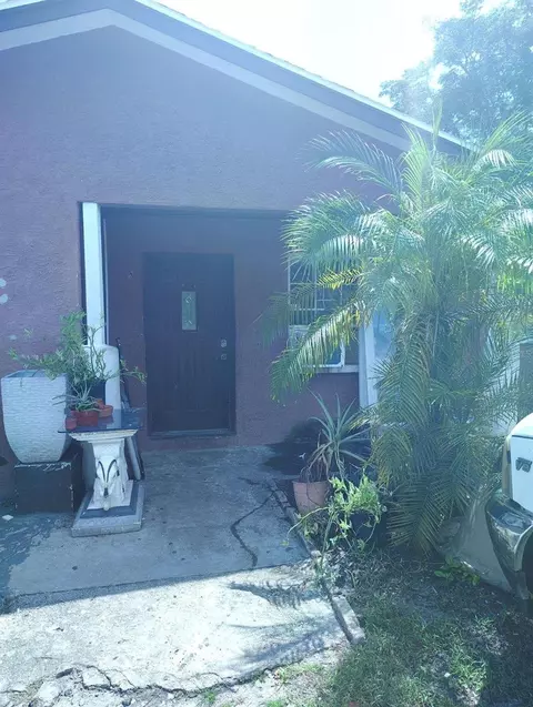 7023 Sandhurst Dr, Tampa, FL 33619