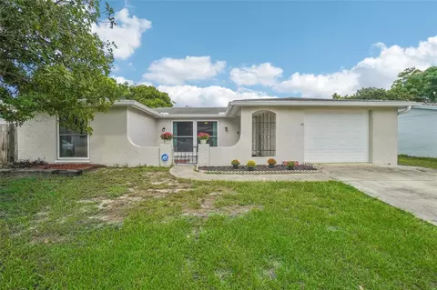 9036 Hunt Club Ln, Port Richey, FL 34668