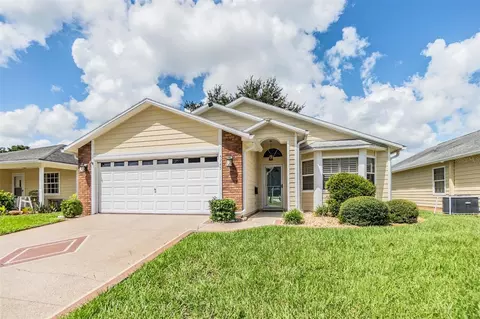 5745 Yorkshire Dr, Zephyrhills, FL 33542