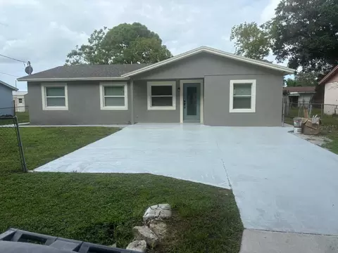 2413 S 76th St, Tampa, FL 33619