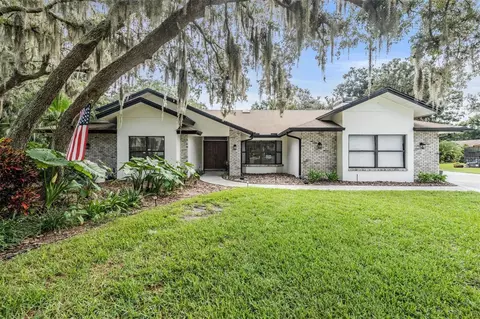 3506 Oak Club Ct, Plant City, FL 33566