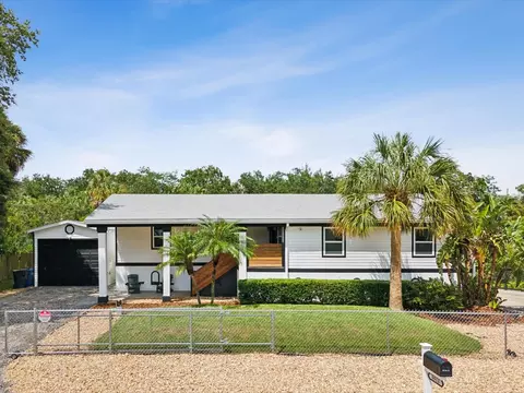 9913 Alavista Dr, Gibsonton, FL 33534