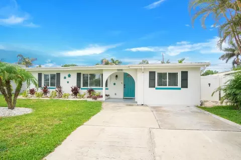 16216 3rd St E, Redington Beach, FL 33708 photo 1