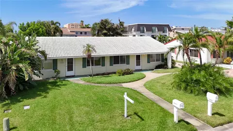 17006 2nd St E, North Redington Beach, FL 33708