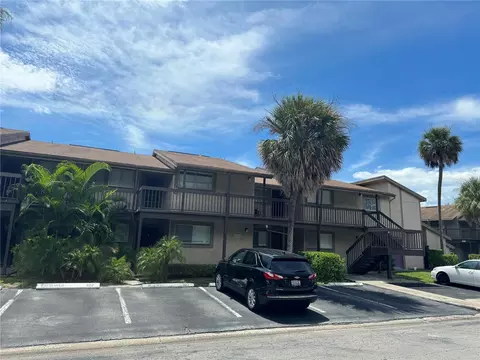 6340 Newtown Crk #B4, Tampa, FL 33615