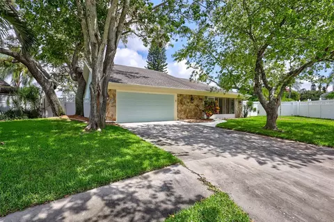 12155 Meadowbrook Ln, Largo, FL 33774