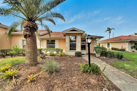 120 Knollpoint Dr, Sun City Center, FL 33573