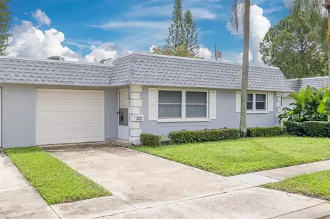 301 Mindy Dr, Largo, FL 33771