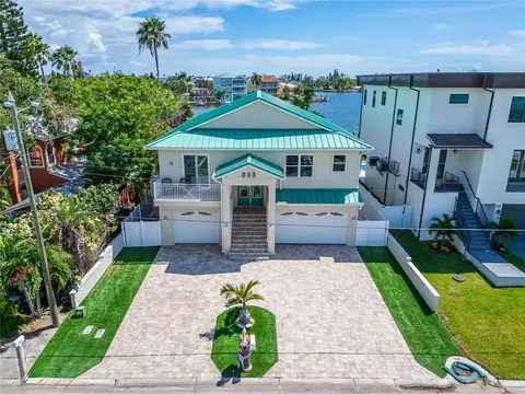 833 Bay Point Dr, Madeira Beach, FL 33708