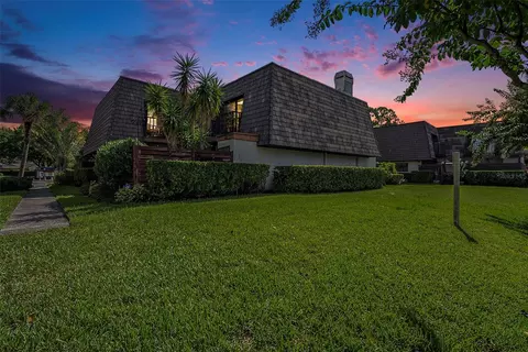 15348 E Pond Woods Dr, Tampa, FL 33618