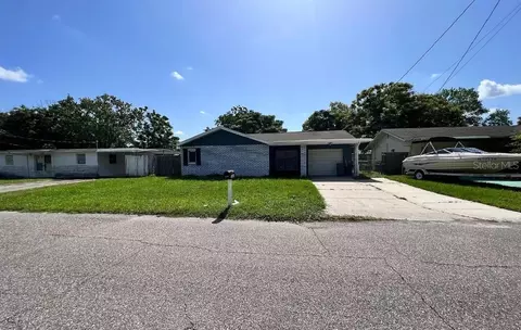11124 Harding Dr, Port Richey, FL 34668