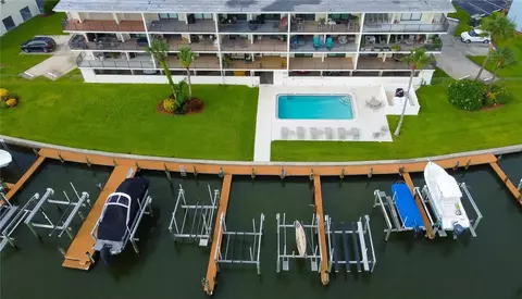 12525 3rd St E #204, Treasure Island, FL 33706