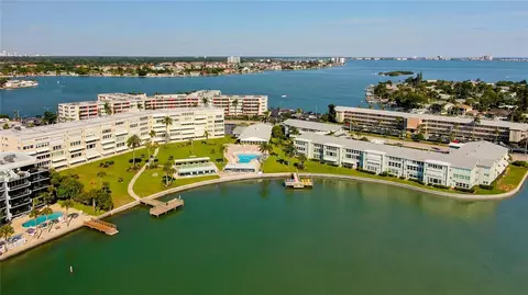 1868 Shore Dr S #402, South Pasadena, FL 33707