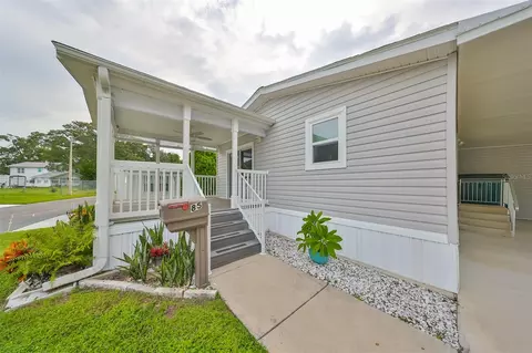 980 7th St NW #85, Largo, FL 33770