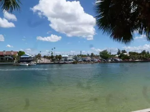 7435 Bayshore Dr #201, Treasure Island, FL 33706