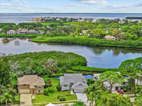 1022 Lake Avoca Dr, Tarpon Springs, FL 34689