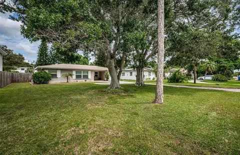 7051 Hibiscus Ave S, South Pasadena, FL 33707