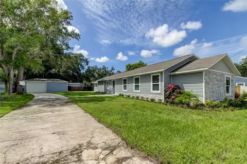 911 8th Ave SW, Largo, FL 33770
