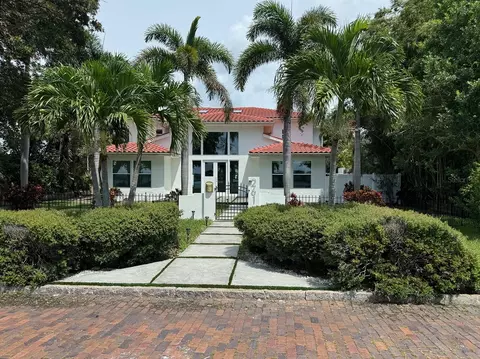 261 Sunset Dr N, Saint Petersburg, FL 33710