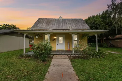 5230 2nd St, Zephyrhills, FL 33542
