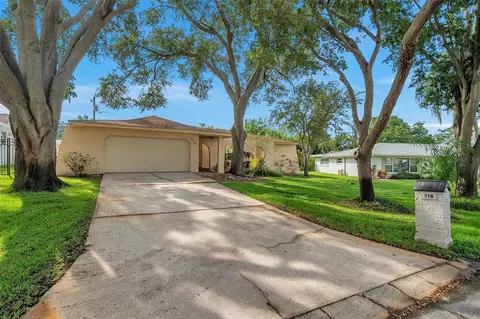 518 Pinecrest Dr, Largo, FL 33770