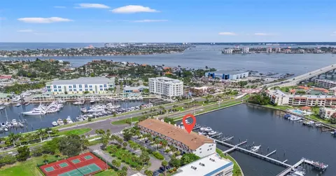 129 Yacht Club Ln, Tierra Verde, FL 33715