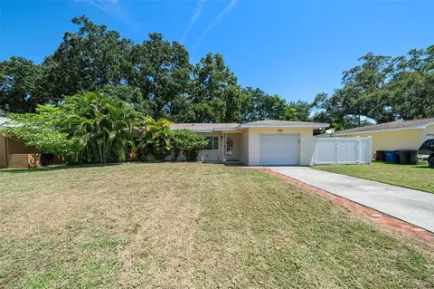 2452 Chaucer St, Clearwater, FL 33765