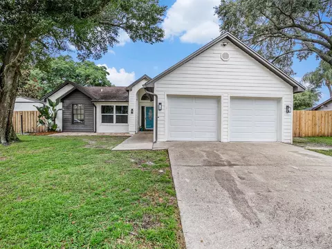 1033 Sawyers Ct, Lutz, FL 33559