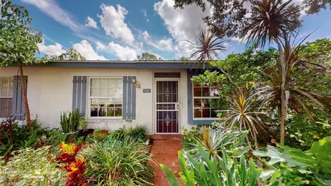 7220 Parkside Villas Dr, Saint Petersburg, FL 33709